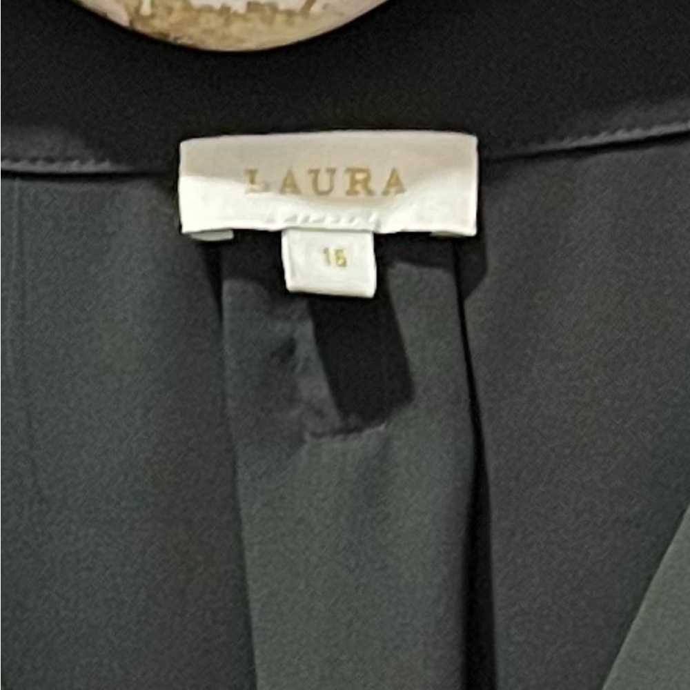 LAURA NWOT V-Neck Blouse with Metal Bar Detail – Dark Green (Size 16) - Picture 10 of 10